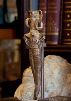 photo: close-up on selected small scale ancient sculptures from Siegmund Freud's collection