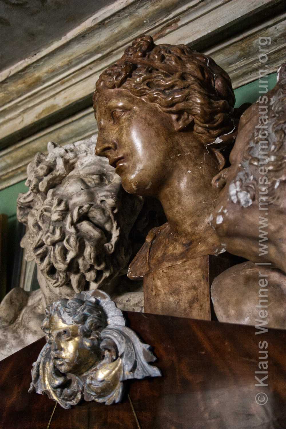 Close-up crop on selected sculptures and paintings of the collection.