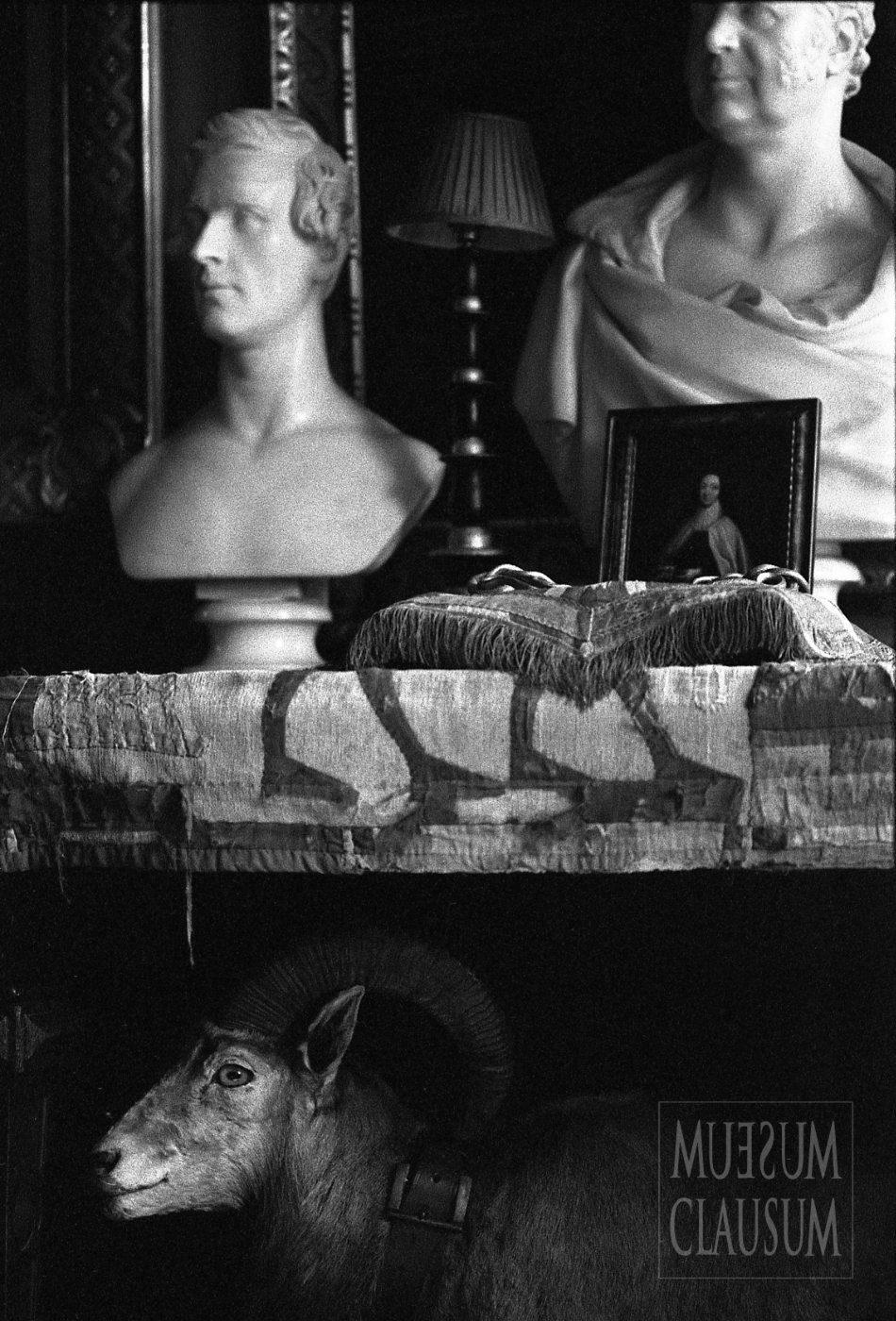 Close-up crop on selected sculptures and paintings of the collection.