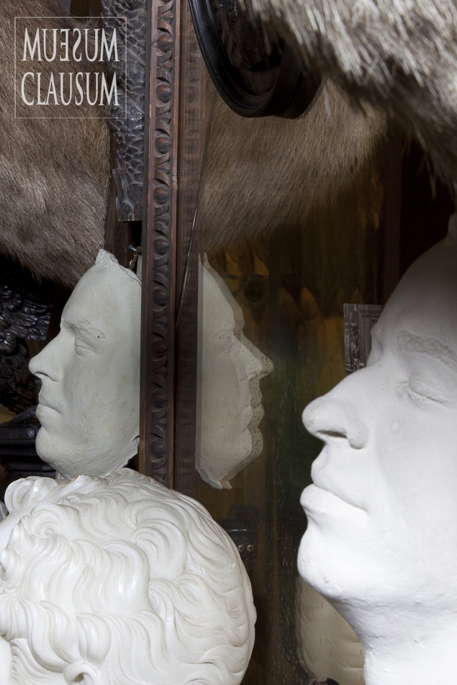 Close-up crop on selected sculptures and paintings of the collection.