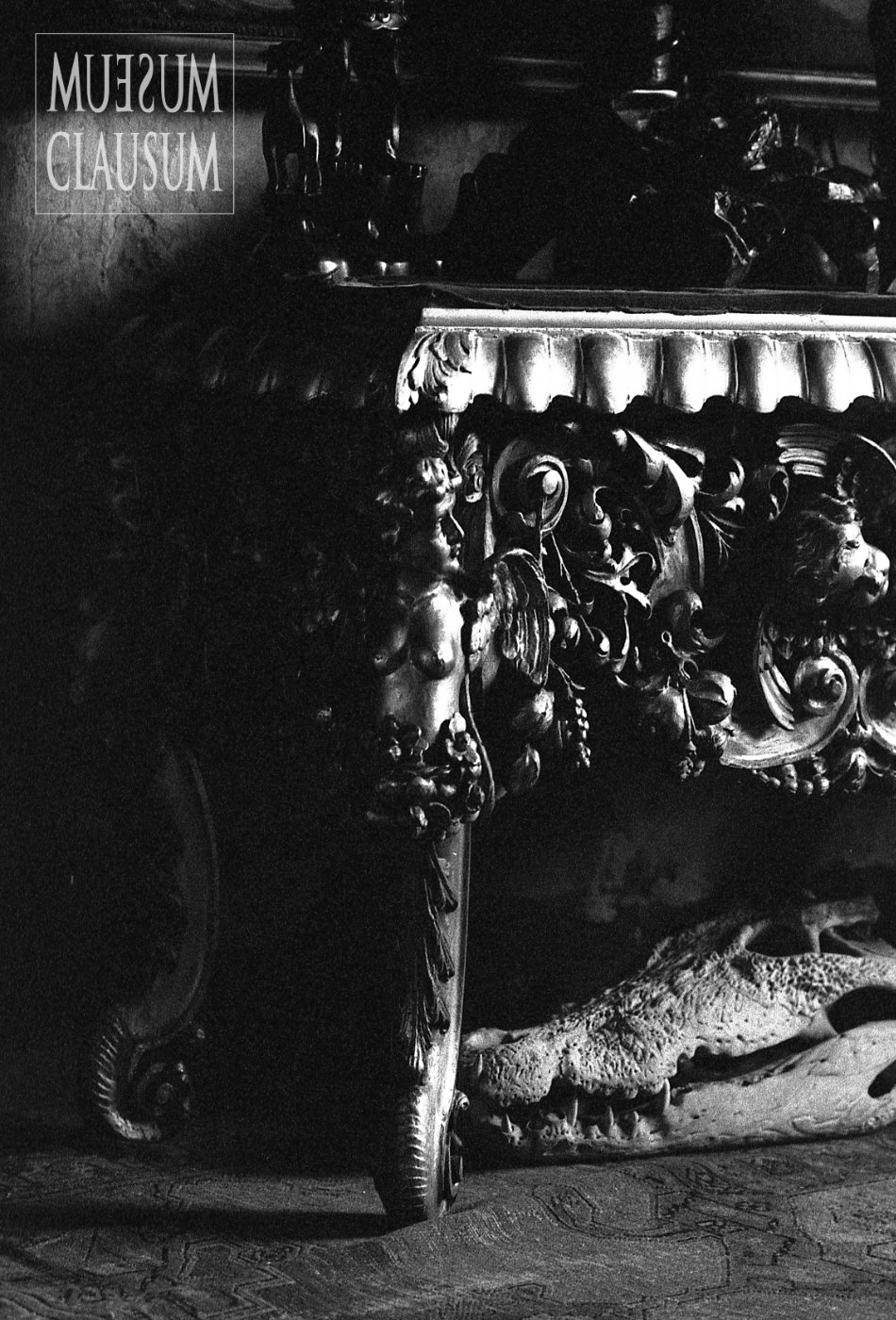 Close-up crop on selected sculptures and paintings of the collection.