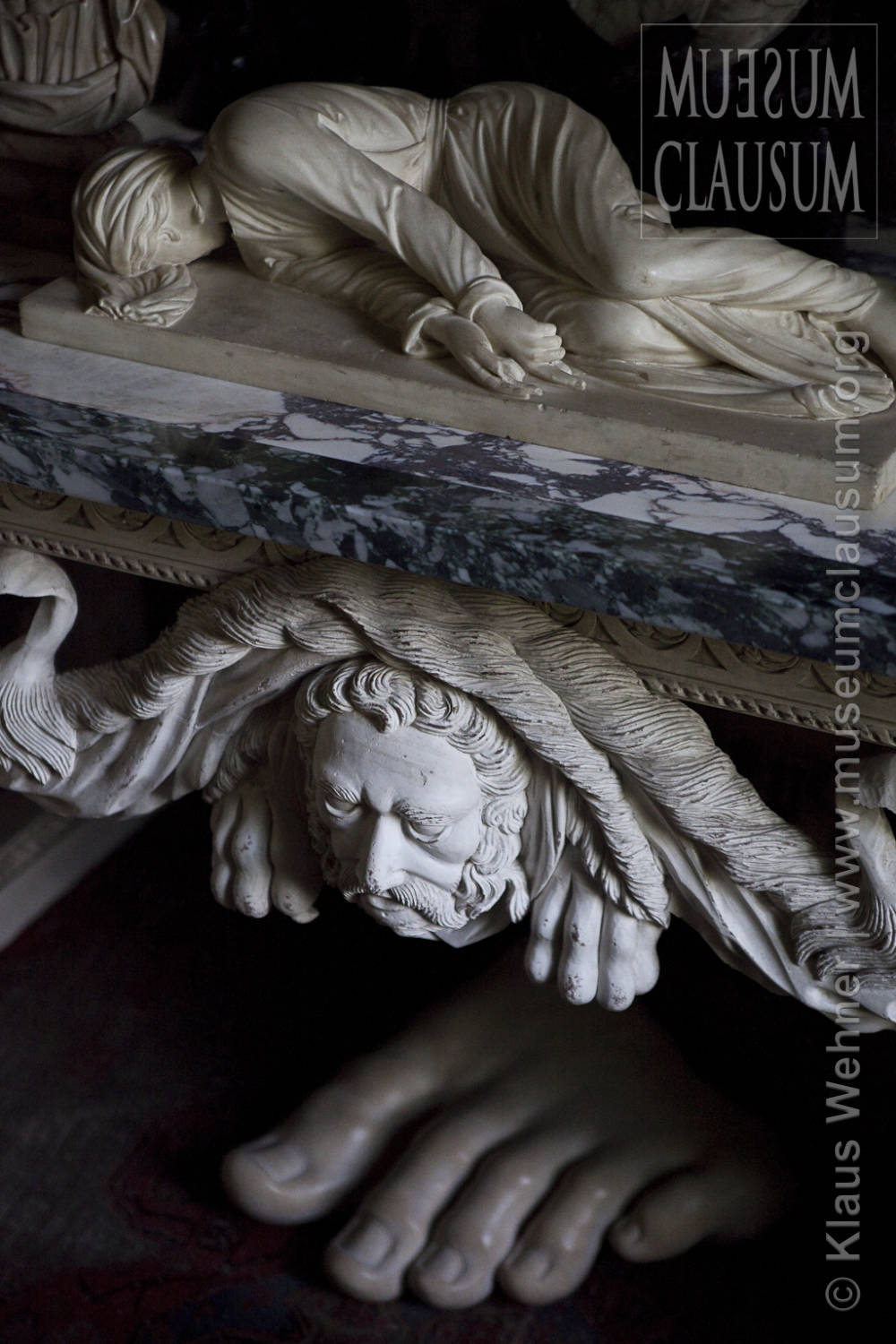 Close-up crop on selected sculptures and paintings of the collection.