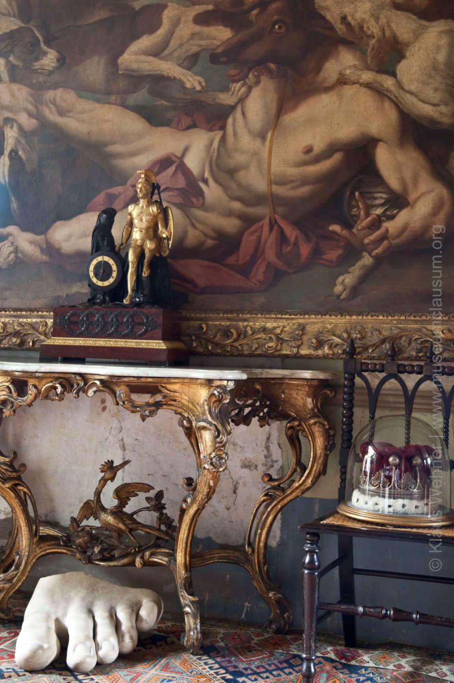 Close-up crop on selected sculptures and paintings of the collection.