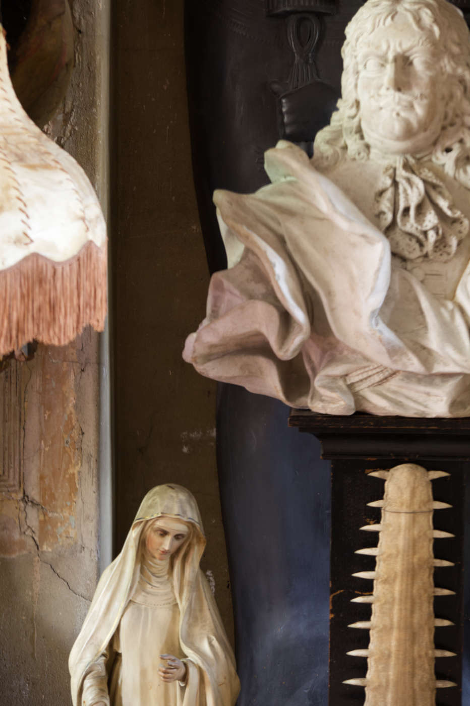 Close-up crop on selected sculptures and paintings of the collection.